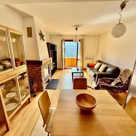 דירה Cozy With Mountain Views